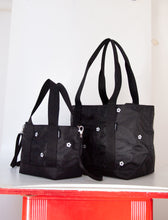 Load image into Gallery viewer, A2 Everyday Tote - Daisy